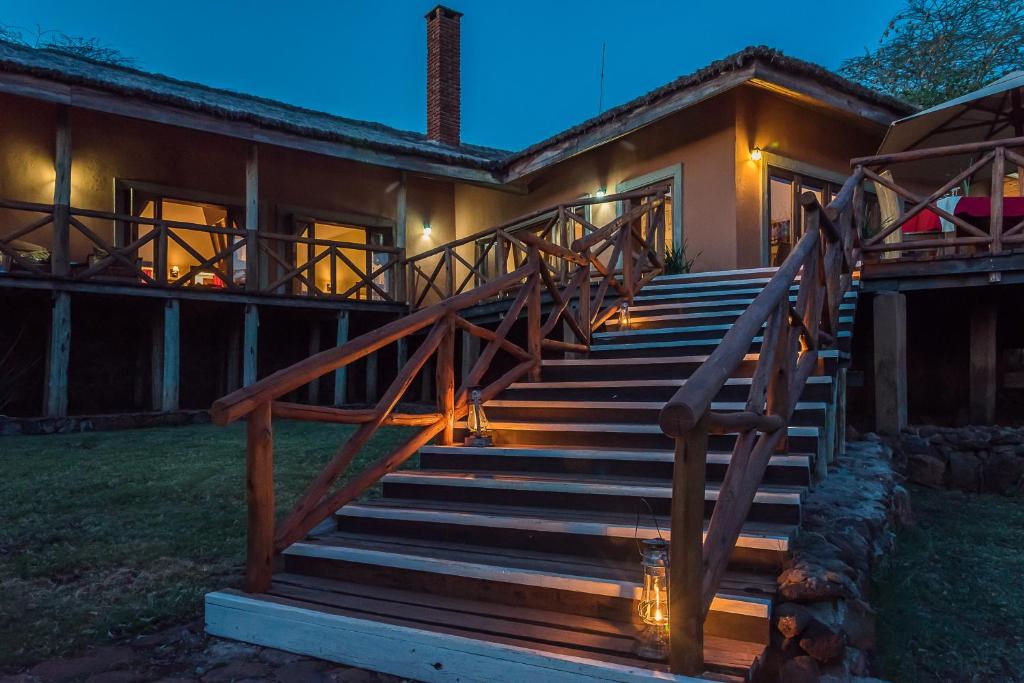 Are there luxury lodges in Ruaha National Park?