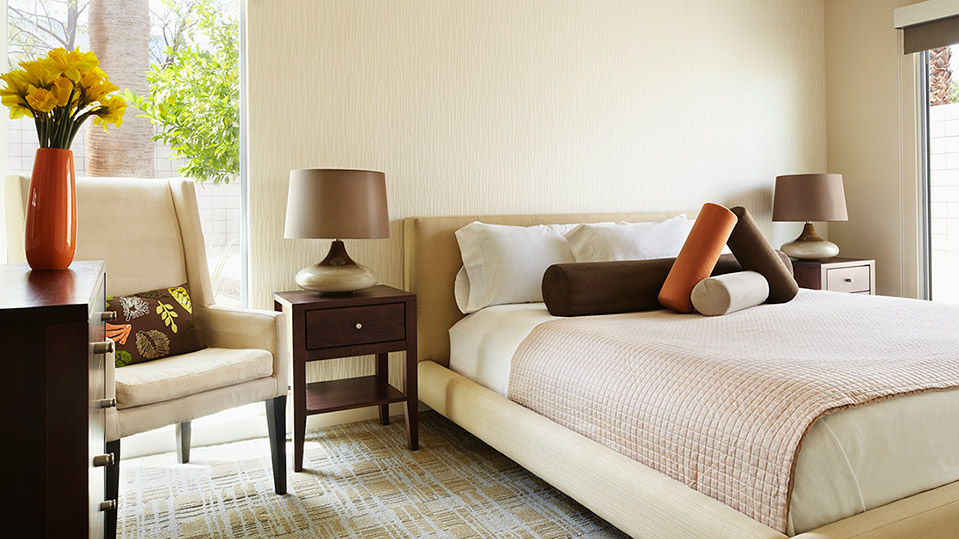 Can I find budget accommodation near the park?