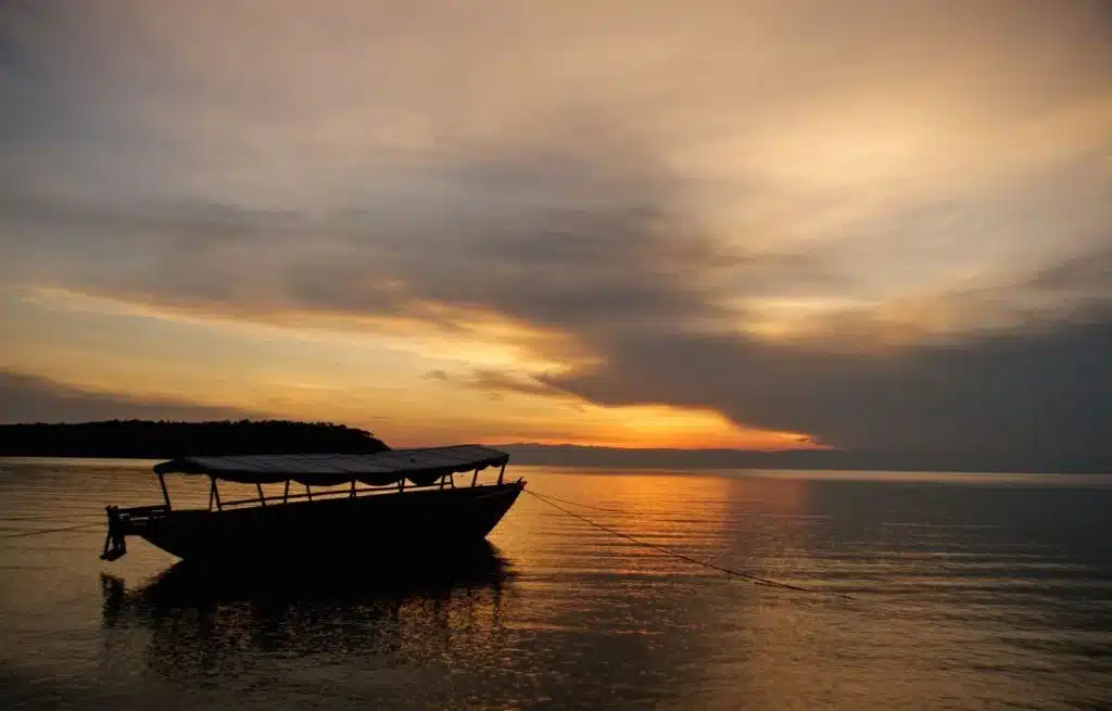 Can I take a boat to Gombe Stream National Park?