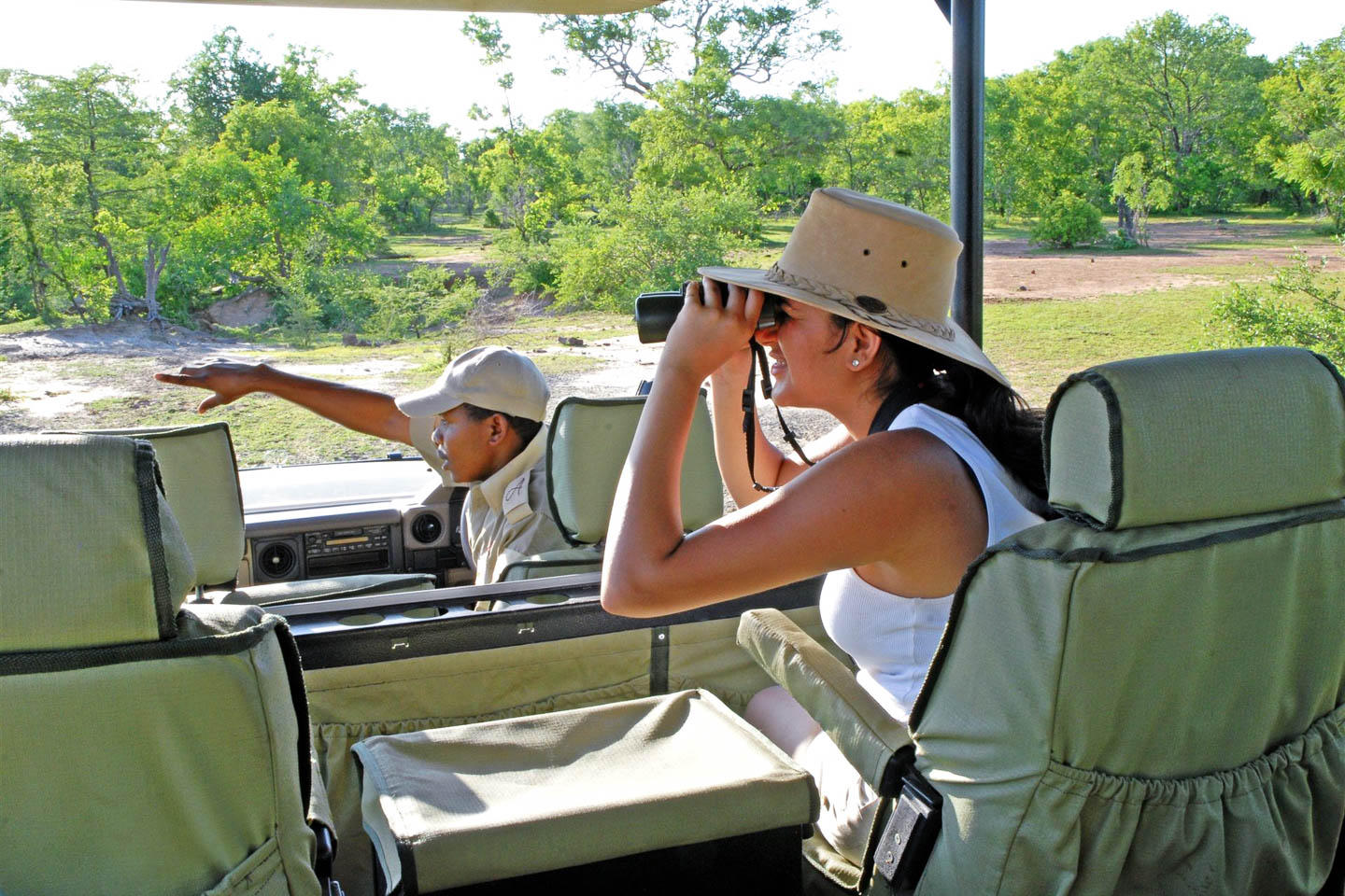 What are the benefits of a guided Tanzania safari tour?