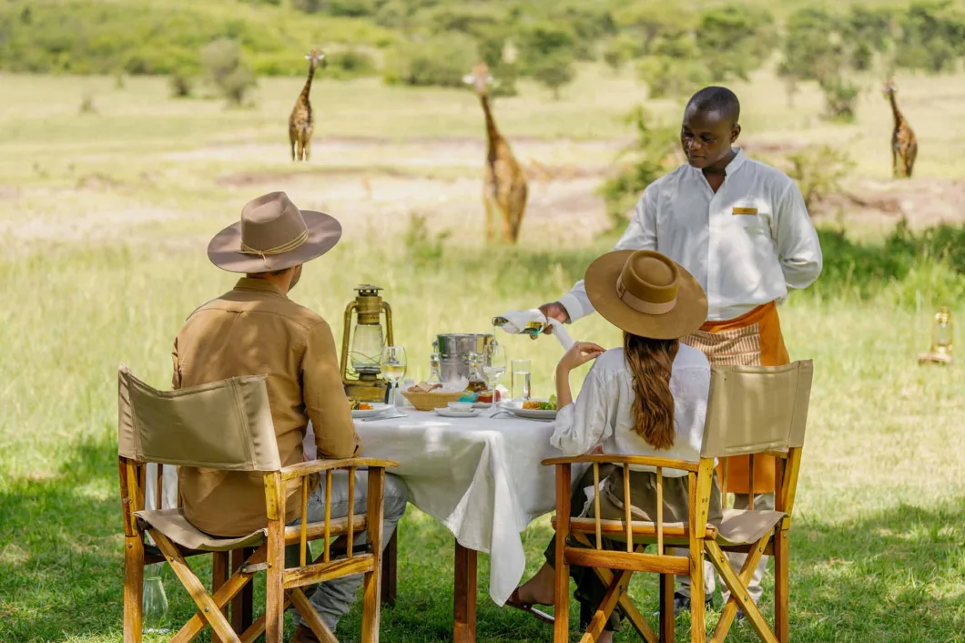 What are the benefits of a private safari in Tanzania?